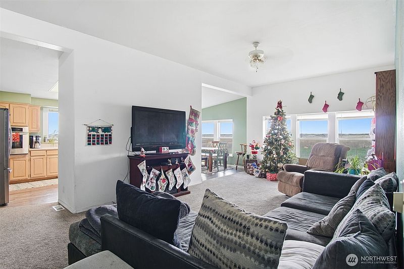 4th image of 261 Hardy Rd