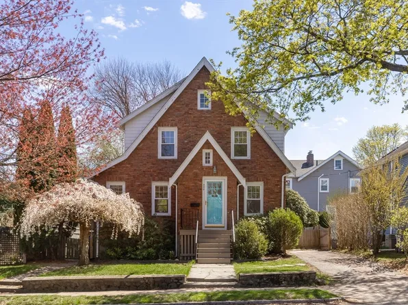 220 Hillside Ave, Arlington, MA 02476