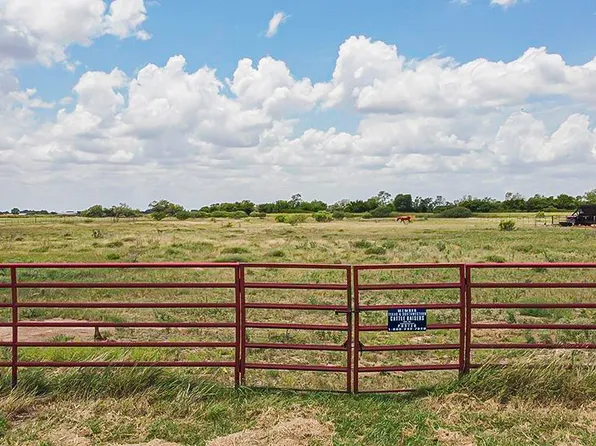 1500 Bell Rd S, Iowa Park, TX 76367