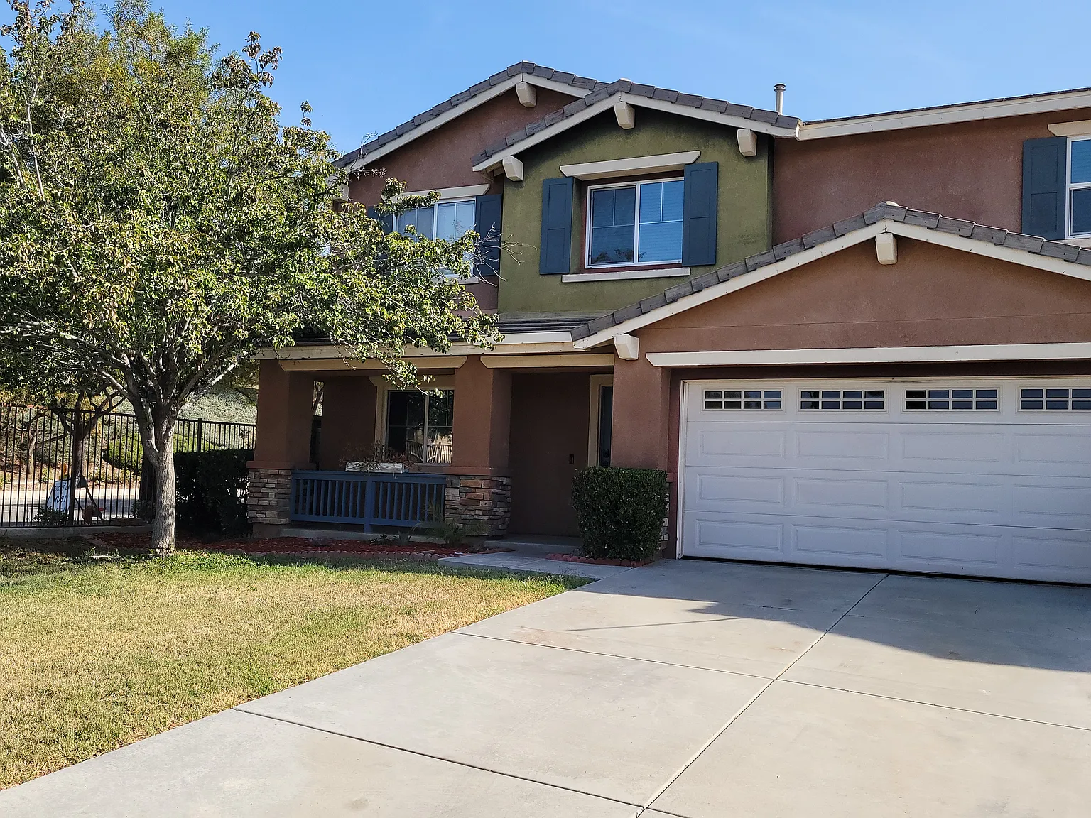 3 bed, 2.5 bath, 2370 sqft, $3,400 — Photo 2