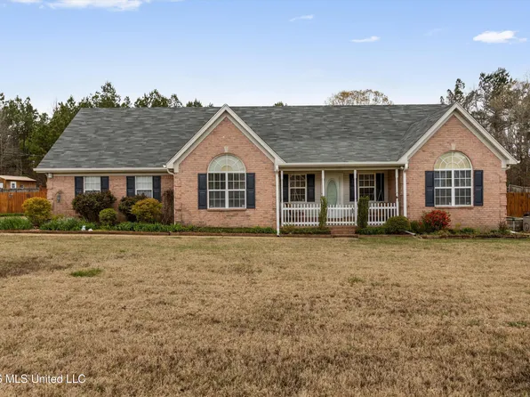 107 Hummingbird Ln, Byhalia, MS 38611