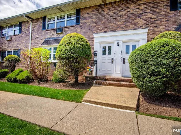 30 E Maple St, Teaneck, NJ 07666