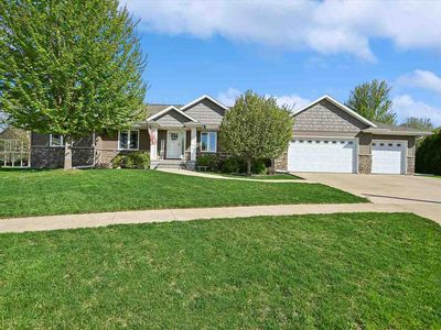 910 Aster Ct, Fairfax, IA, 52228