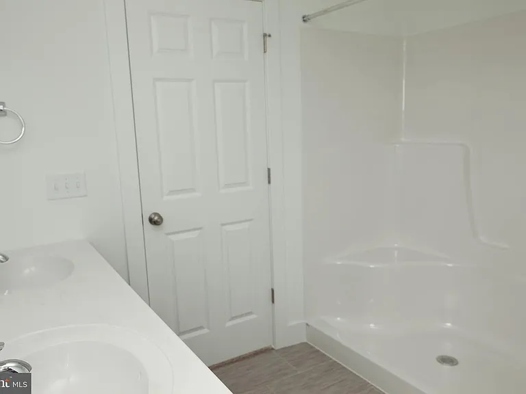 313 Estate Dr — Photo 17