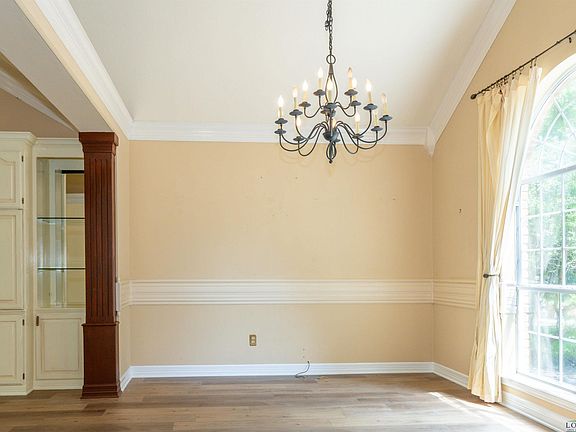5th image of 3200 Lake Forest Dr