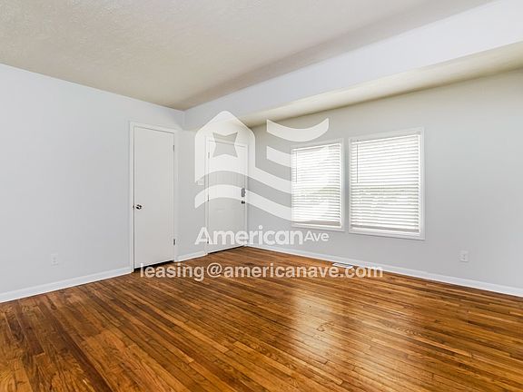 1043596_004_living_room_12692865.jpg