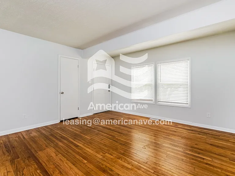 1043596_004_living_room_12692865.jpg
