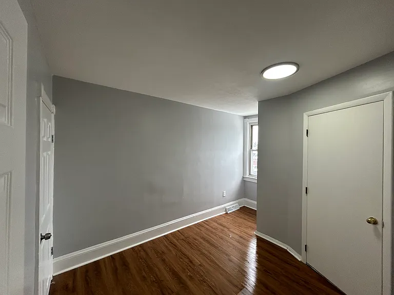 240 Henry St — Photo 6