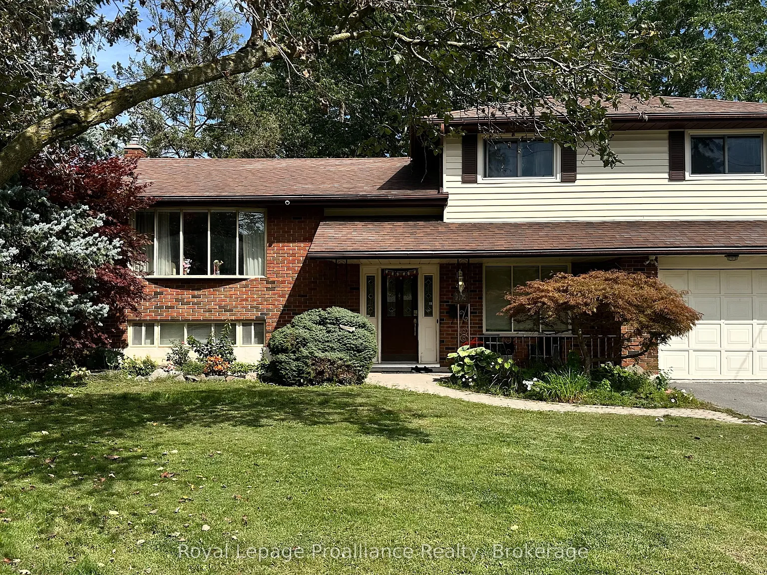 4 bed, $2,800 — Photo 1