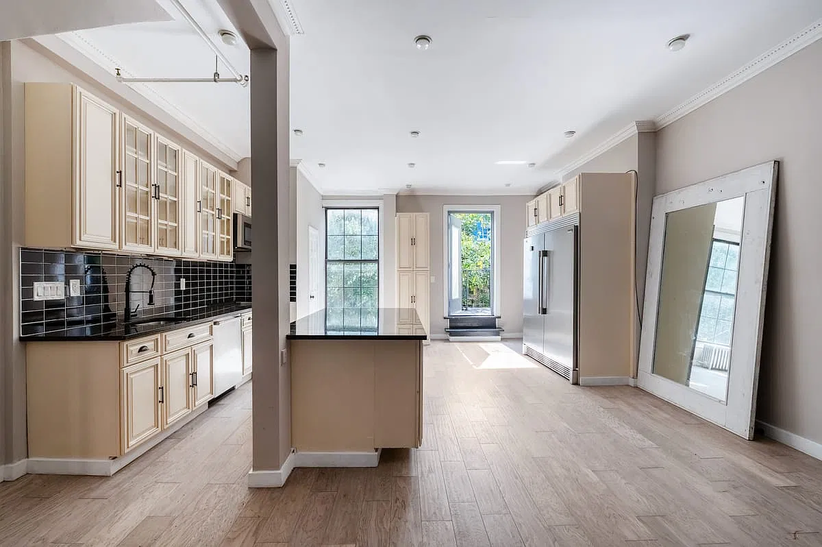 286 Clifton Place — Photo 3