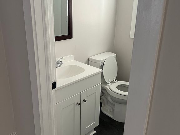 5th image of 31 Franklin St