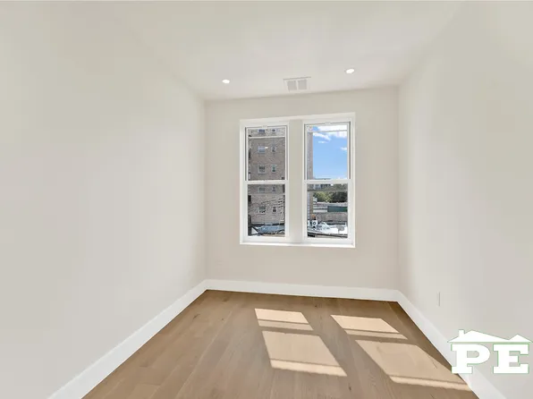 1715 Voorhies Avenue image 21 of 35