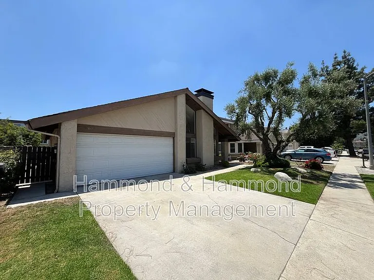 21812 Vintage St — Photo 3