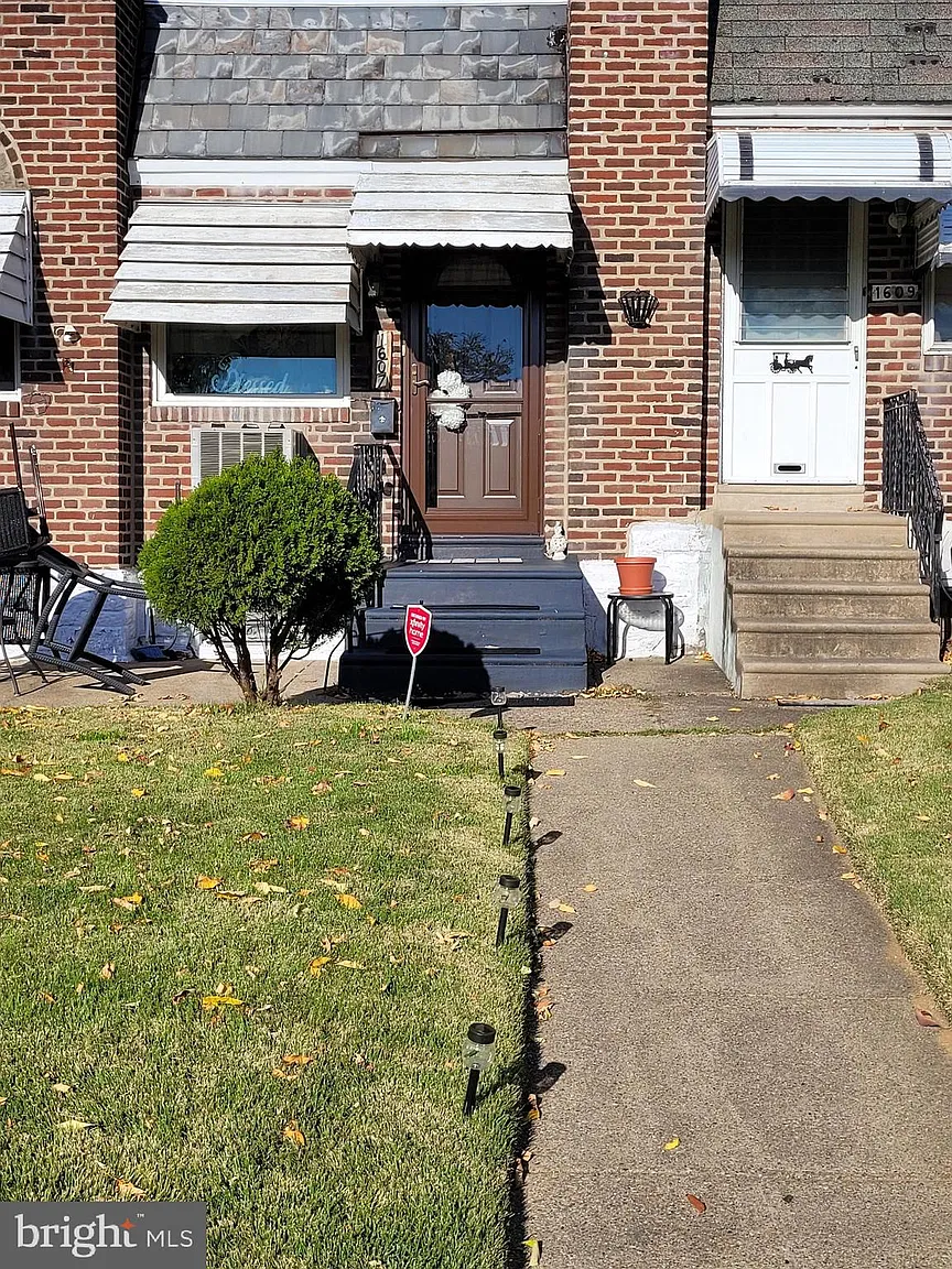 1607 Creston St photo 1