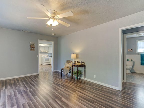 3rd image of 4240 La Mesa Ave