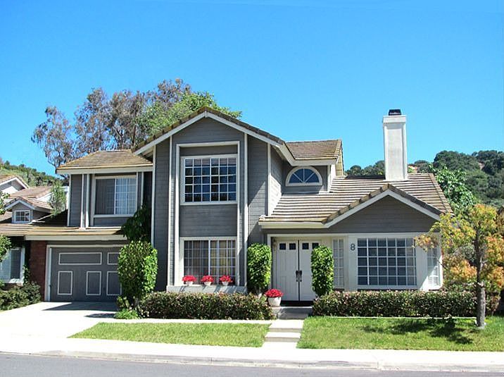 1st image of 8 Blue Heron Ln