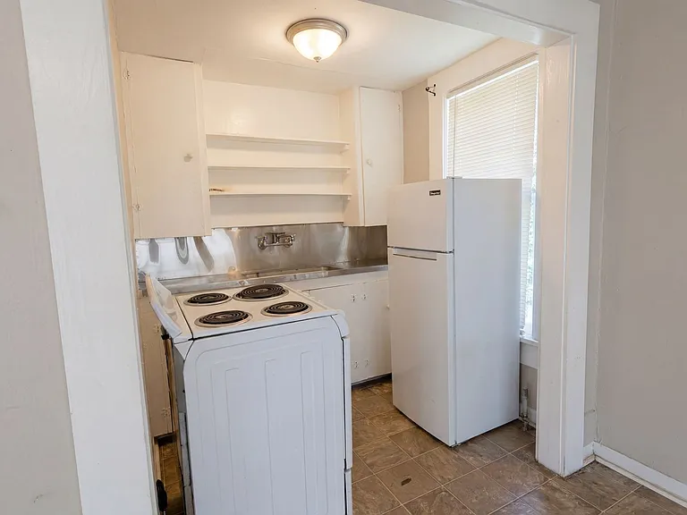 425 Boulevard St — Photo 3