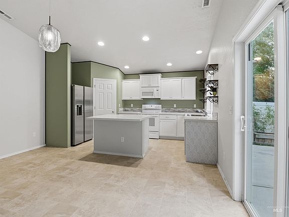 3rd image of 1679 W Sahara Dr