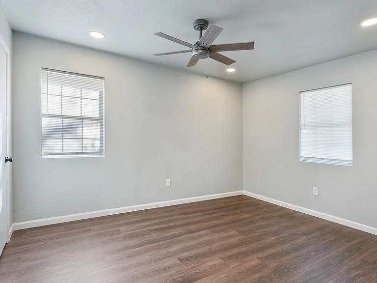 208 N Coleman St — Photo 17