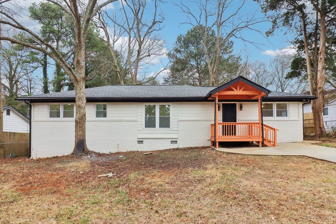 Bobolink Dr-S1202-002.jpg