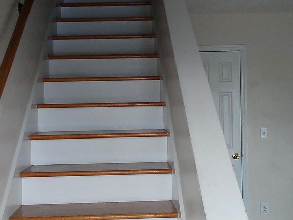 3rd image of 146 Oakwood Dr #A
