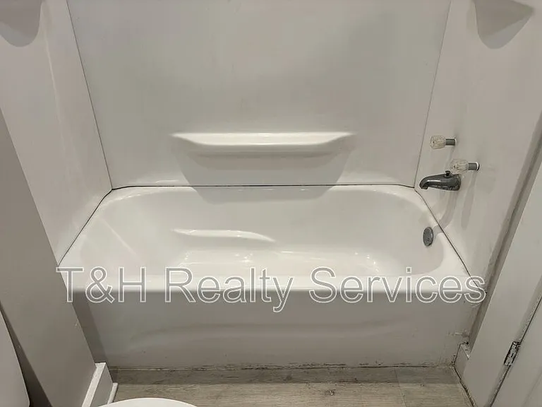 1258 E Naomi St — Photo 24