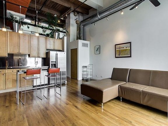 5th image of 1918 S Michigan Ave APT 404