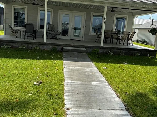 601 Frontier Ln, North Platte, NE 69101