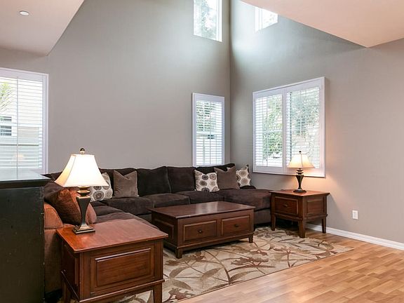 3605 Dunkirk Dr-large-005-13-Living Room