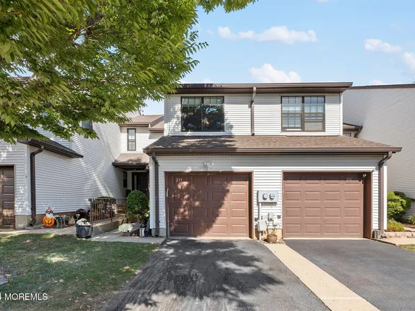 215 Longwood Drive #21-5, Manalapan, NJ 07726