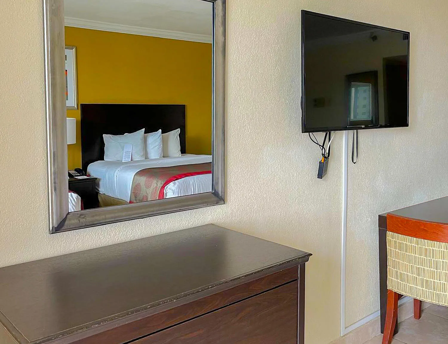 Studio, 1.0 bath, 360 sqft, $2,000 — Photo 4