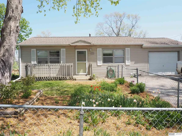 7343 La Vista Dr, La Vista, NE 68128