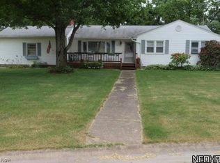 1300 Waverly Dr NW, Warren, OH 44483