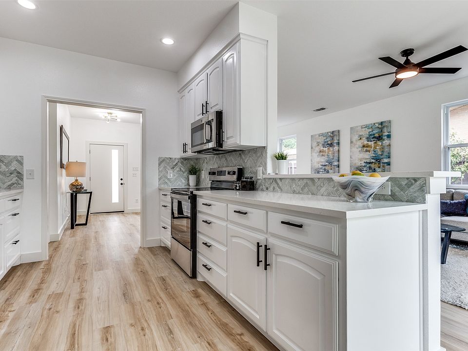 1st image of 915 Warfield Way