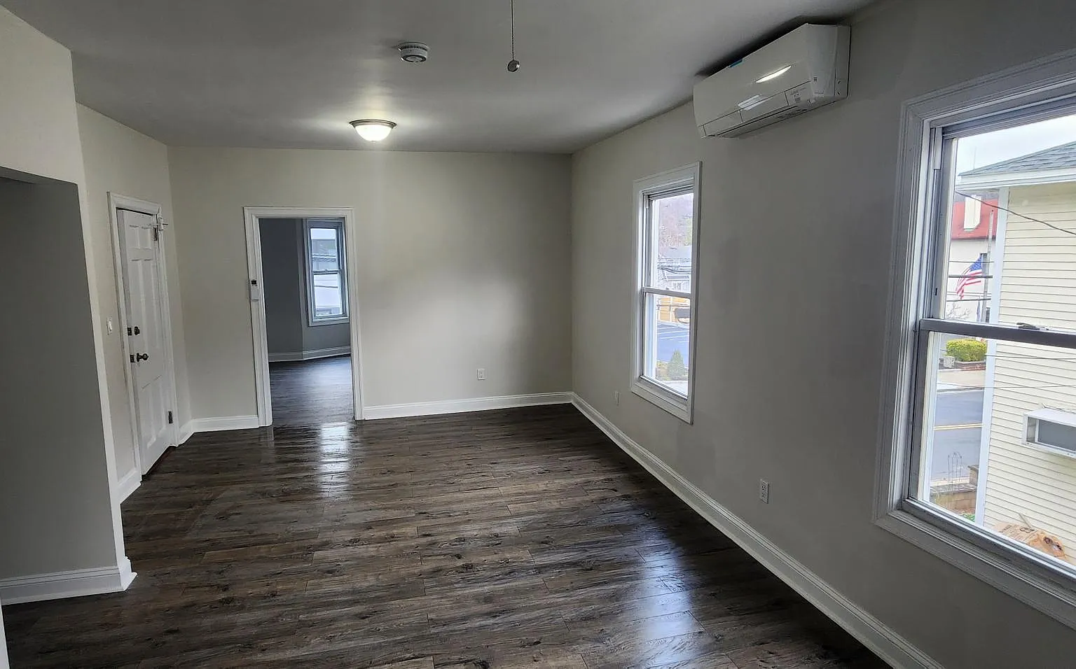 3 bed, 1300 sqft, $4,200 — Photo 3
