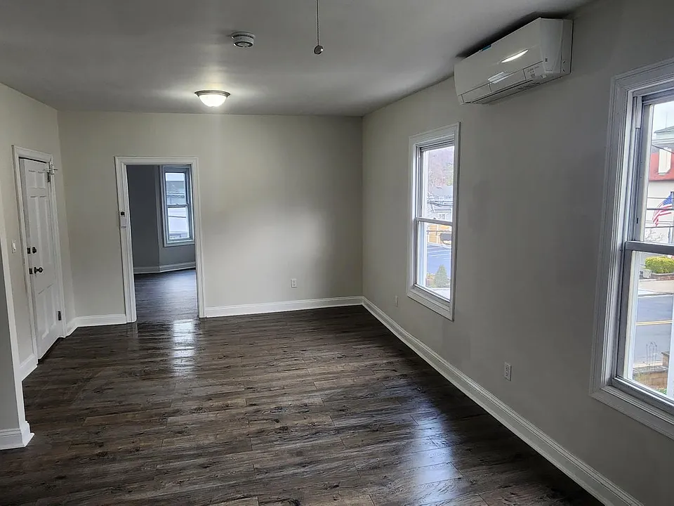 182 Ashford Ave #2