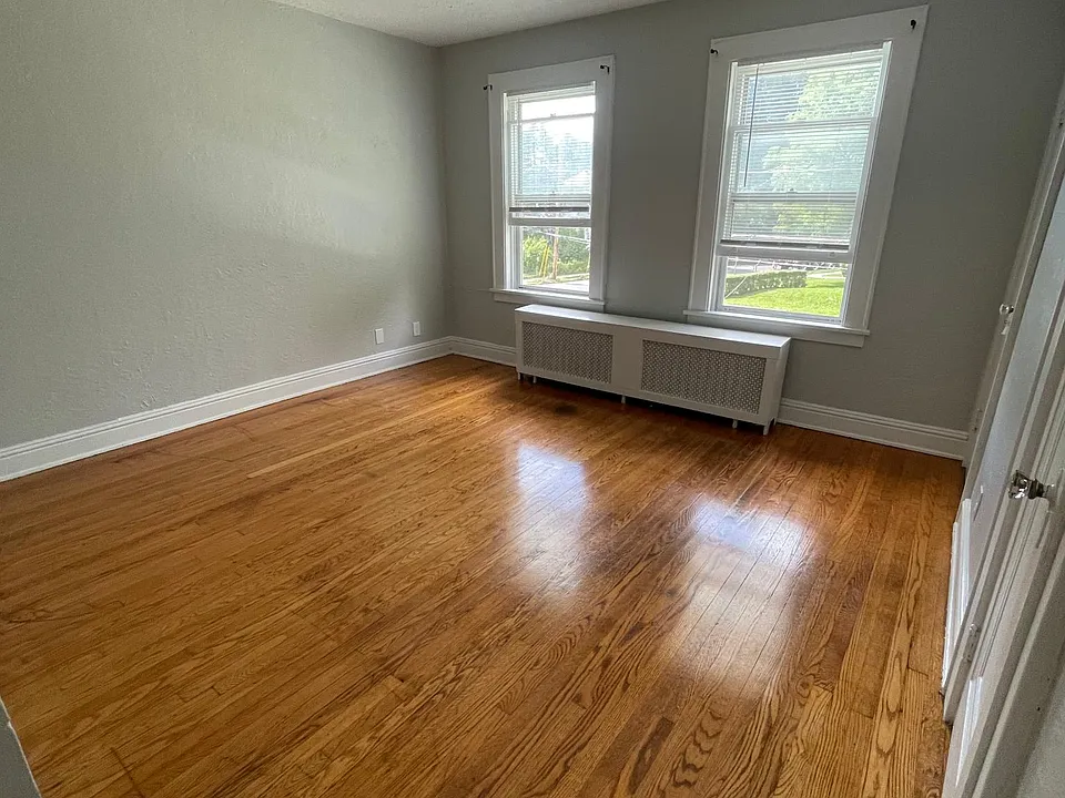 115 Ryckman Ave #2R