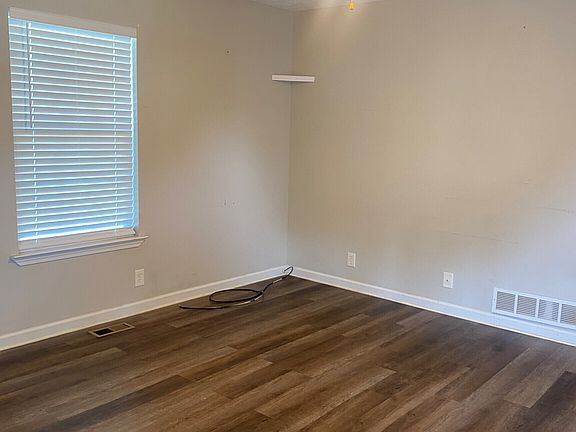 3rd image of 721 Mill St SE