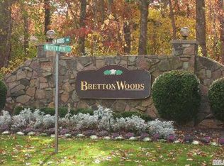 160 Birchwood Rd, Coram, NY 11727