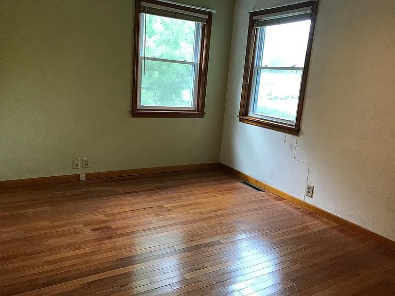 154 N Hillsdale Dr — Photo 4