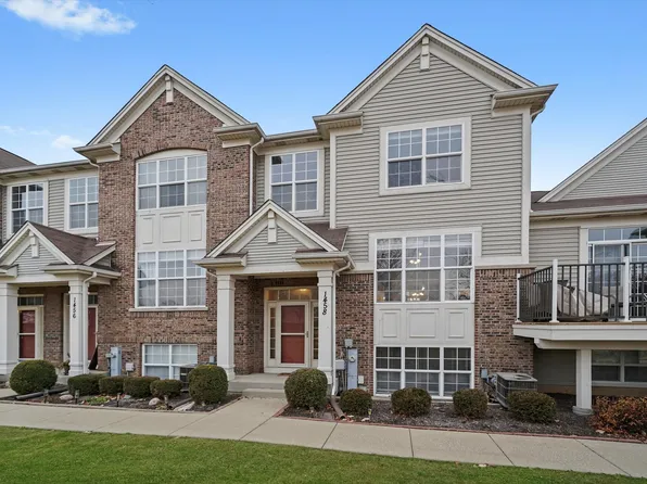 1458 Deer Pointe Dr, South Elgin, IL 60177