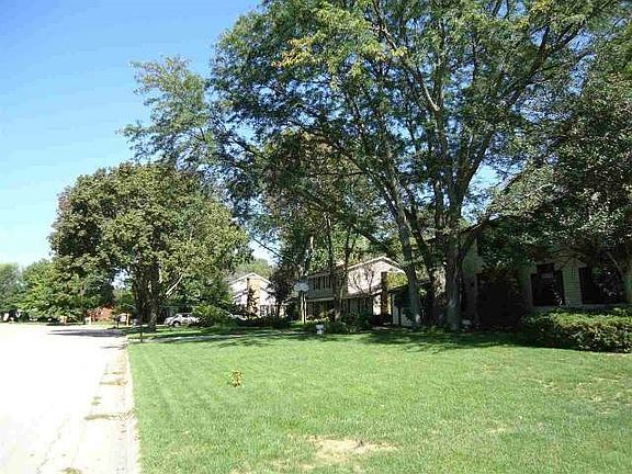5th image of 640 Somerset Dr