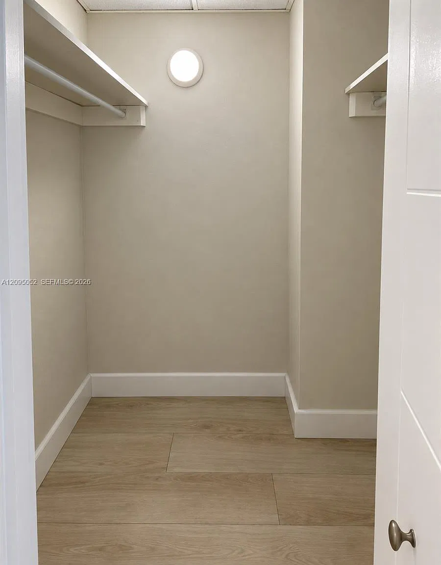Arlen House West Condo — Photo 3