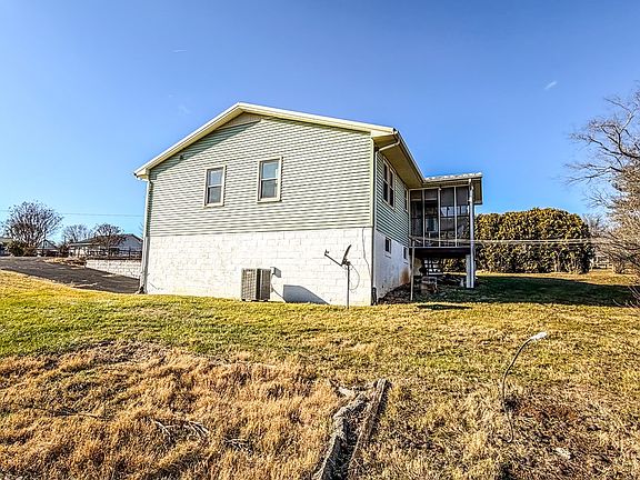 4th image of 130 Lansworth Dr