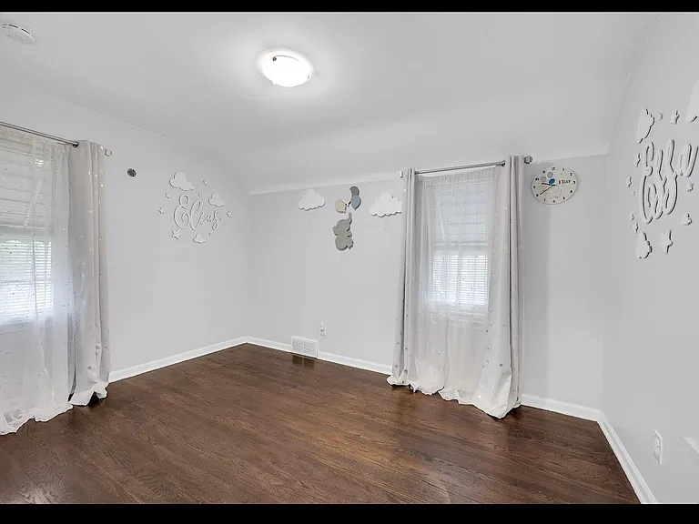 18925 Carlysle Ave — Photo 4