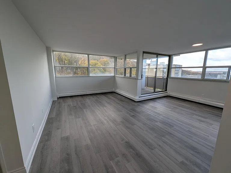 130 Saint Josephs Dr — Photo 10