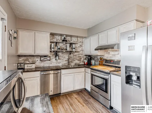 3326 Gertrude St, Bellevue, NE 68147