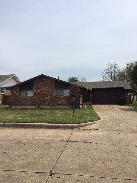 2nd image of 208 Lakewood Blvd
