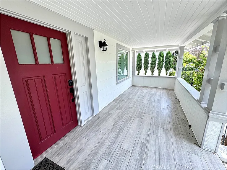 2716 S La Salle Ave — Photo 7