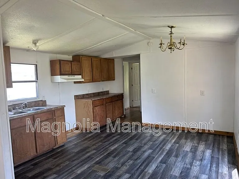 31 S Oliver Dr #10 — Photo 4